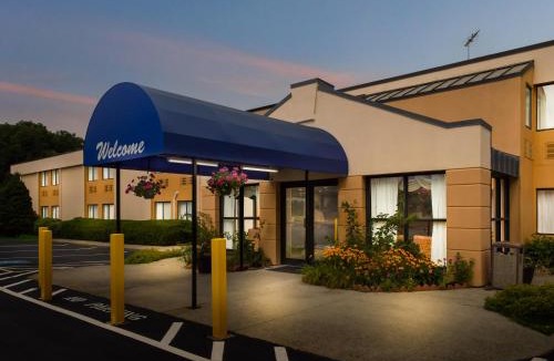 Smithfield Hotel | All Seasons Inn & Suites