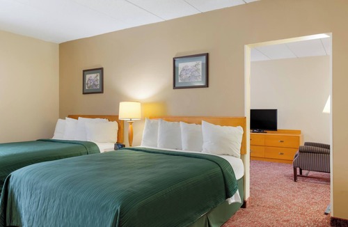Smithfield Hotel | All Seasons Inn & Suites
