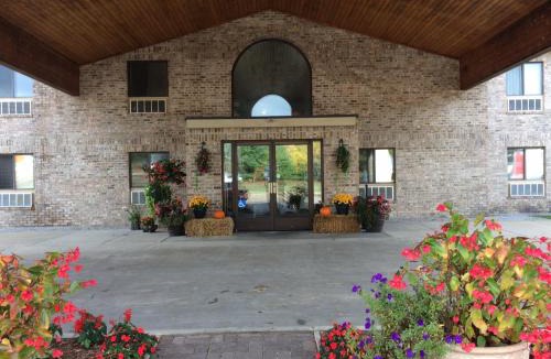 Kalkaska Hotel | All Seasons Resort
