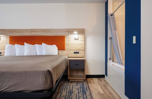 Kalkaska Hotel | All Seasons Resort