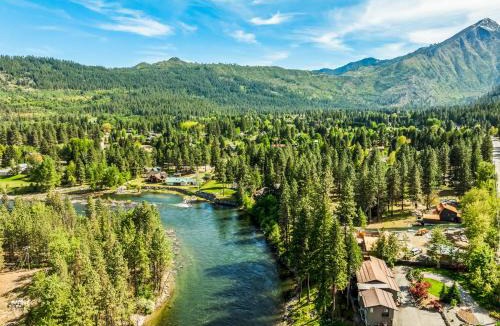 Leavenworth Hotel | All Seasons River Inn