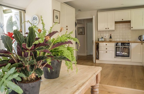 Lechlade Cottage | ALL SOULS COTTAGE, pet friendly in Eastleach, Cotswolds