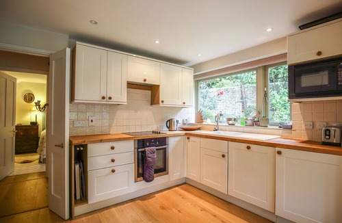 Lechlade Cottage | ALL SOULS COTTAGE, pet friendly in Eastleach, Cotswolds