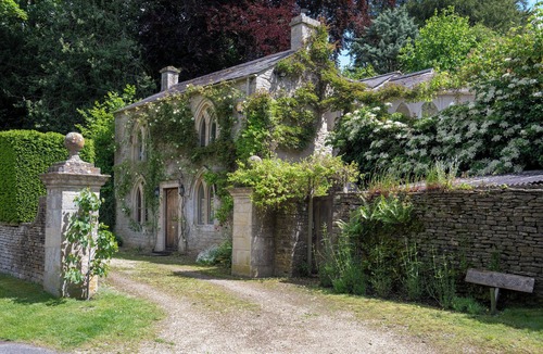 Lechlade Cottage | ALL SOULS COTTAGE, pet friendly in Eastleach, Cotswolds