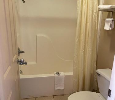 Bunkie Hotel | All Star Inn