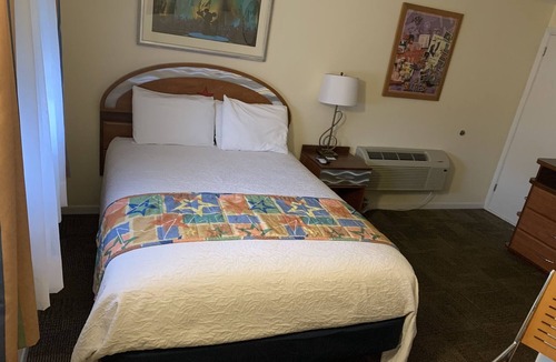 Marceline Hotel | All Start Queen Room at Hotel Marceline