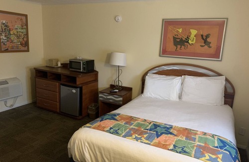 Marceline Hotel | All Start Queen Room at Hotel Marceline