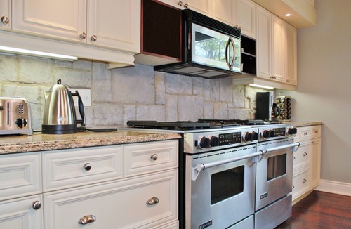 Kingston Hotel | All Suites Whitney Manor