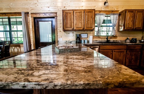 Broken Bow Cabin | ALL THE THINGS! Luxury, prime location, tree house, and hot tub vibes