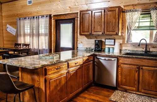 Broken Bow Cabin | ALL THE THINGS! Luxury, prime location, tree house, and hot tub vibes