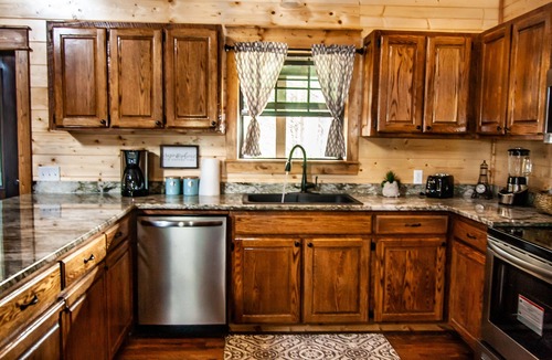Broken Bow Cabin | ALL THE THINGS! Luxury, prime location, tree house, and hot tub vibes