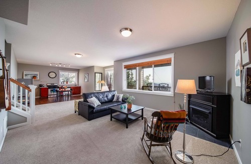 Happy Valley Apartment | All the Views: A Private BnB with VIEWS