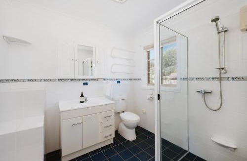 Mount Frome House | Allambie - Poolside Elegance in Mudgee Countryside