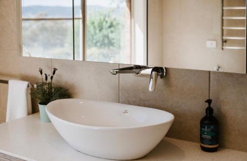 Mount Frome House | Allambie - Poolside Elegance in Mudgee Countryside