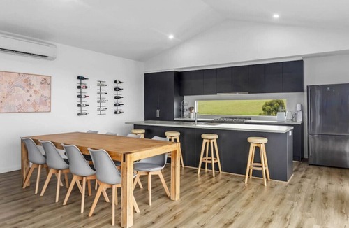 Encounter Bay House | `Allawah`- meaning to sit, or stay a while