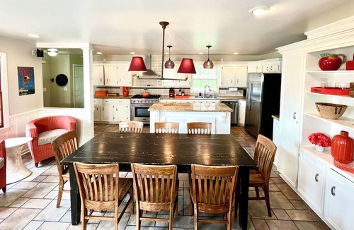 Fennville House | ALLEGAN ACRES 3Acres,Pool,HotTub,6Bdrm,3Bath,2Fireplaces,FirePit,PingPong,Events