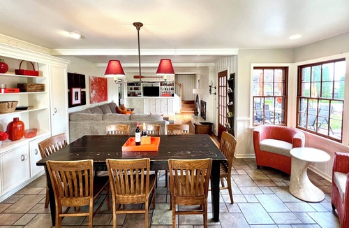 Fennville House | ALLEGAN ACRES 3Acres,Pool,HotTub,6Bdrm,3Bath,2Fireplaces,FirePit,PingPong,Events