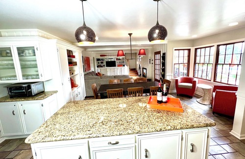 Fennville House | ALLEGAN ACRES 3Acres,Pool,HotTub,6Bdrm,3Bath,2Fireplaces,FirePit,PingPong,Events