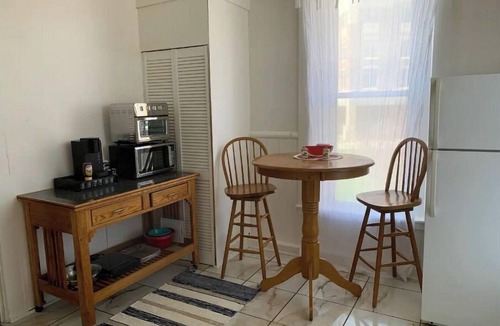 Warren Apartment | Allegheny Suite