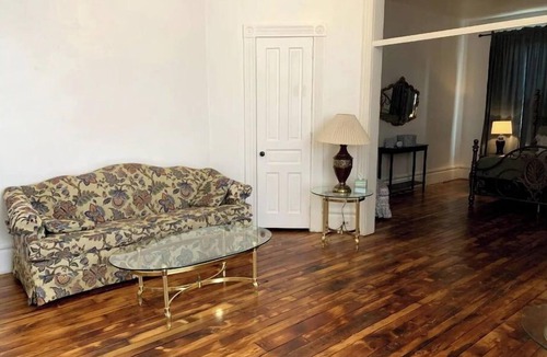 Warren Apartment | Allegheny Suite