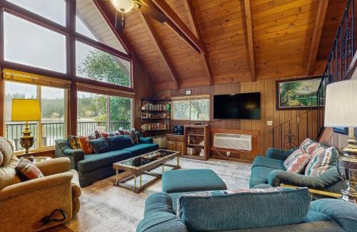 Groveland House | Allen Edgewater Retreat