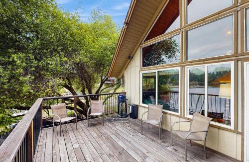 Groveland House | Allen Edgewater Retreat