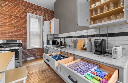 Allentown House | Allentown 5BR Home Free Parking Near Niagara