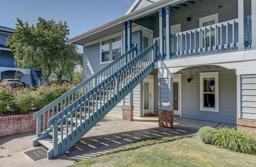 Hood River House | Alley's 22 Condo with Direct Deck Access by RedAwning