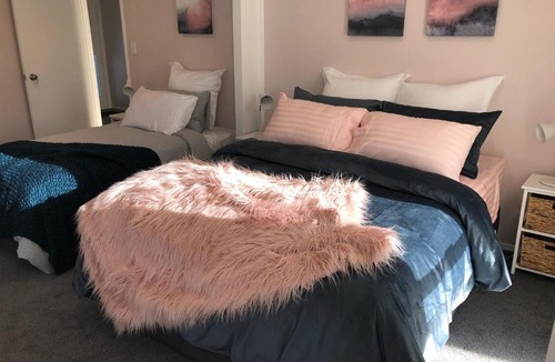 Whanganui House | Allie's Hill Top Haven Bed & Breakfast