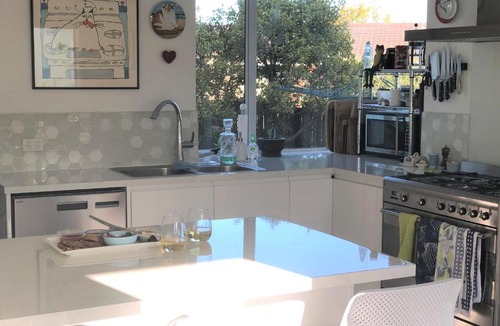 Whanganui House | Allie's Hill Top Haven Bed & Breakfast