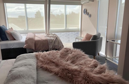 Whanganui House | Allie's Hill Top Haven Bed & Breakfast