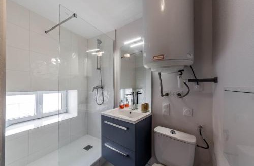 Saint Michel - Mairie Apartment | AllinLyon | Duplex sous les toits