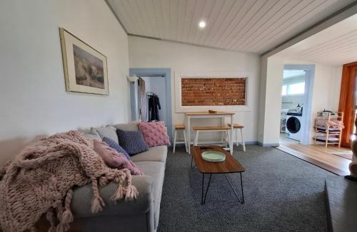 Eglinton Apartment | Alloway Bank