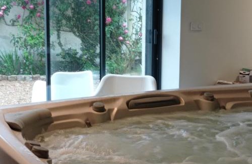 Les Ponts-de-Ce House | Allpaga