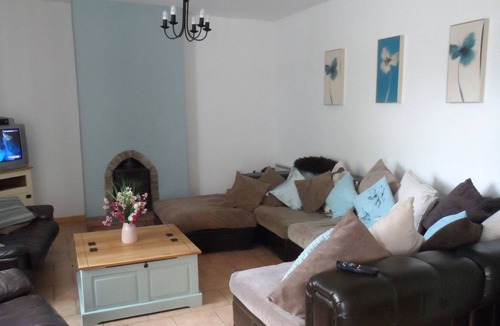 Fruges House | Alls quiet at willow tree house