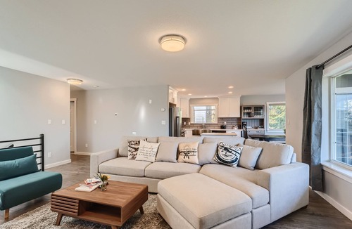 Renton House | Alluring 5BD Aviation Home w/Garage Parking