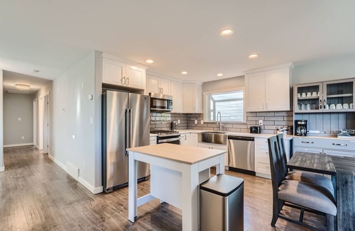 Renton House | Alluring 5BD Aviation Home w/Garage Parking