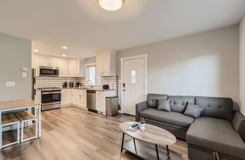 Renton House | Alluring 5BD Aviation Home w/Garage Parking