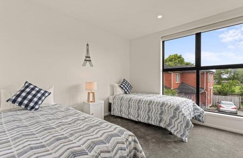 Henderson House | Alluring and Well-decorated Home