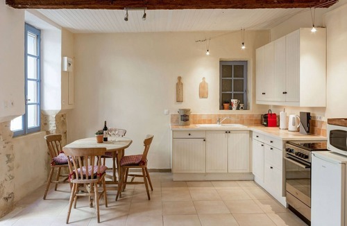 Bize-Minervois Apartment | Alluring Apartment in Bize-Minervois with Private Terrace