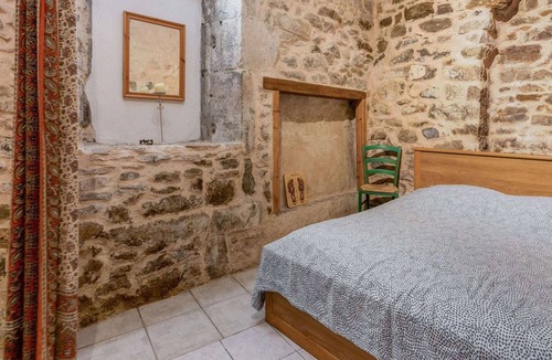 Bize-Minervois Apartment | Alluring Apartment in Bize-Minervois with Private Terrace