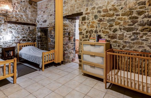 Bize-Minervois Apartment | Alluring Apartment in Bize-Minervois with Private Terrace