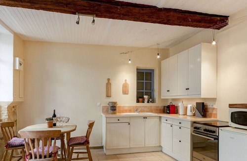 Bize-Minervois Apartment | Alluring Apartment in Bize-Minervois with Private Terrace