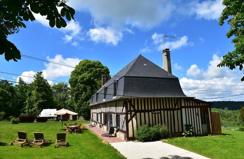 Asnieres Cottage | Alluring Cottage in Asnières with Terrace