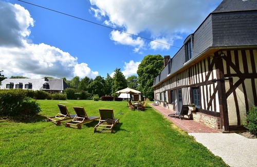 Asnieres Cottage | Alluring Cottage in Asnières with Terrace