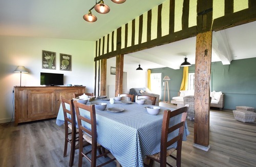 Asnieres Cottage | Alluring Cottage in Asnières with Terrace