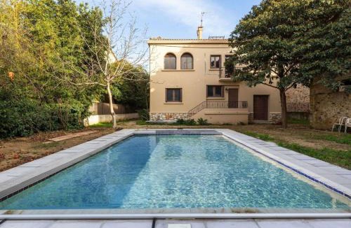 Estagel House | Alluring Holiday Home in Estagel with Private Pool