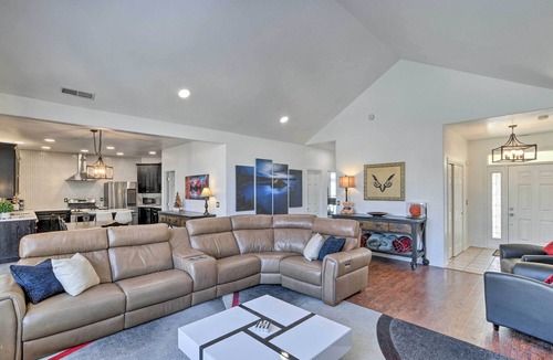 Altamont House | Alluring Home w/Fire Pit < 1/2 Mi to OIT!
