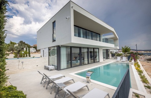 Rogoznica Villa | Alluring Rogoznica Villa | 5 Bedrooms | Villa Evening Star