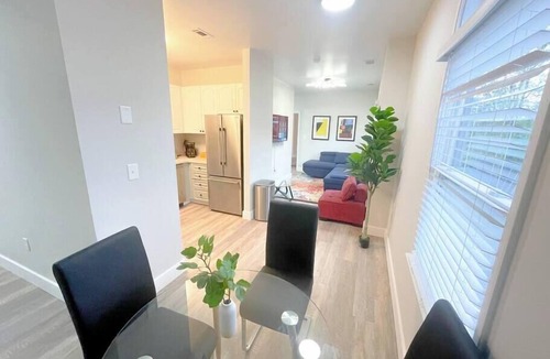 West End Apartment | Alluring unit with 2 KING beds and Optional parking/sleeps 6/Minutes to Broadway